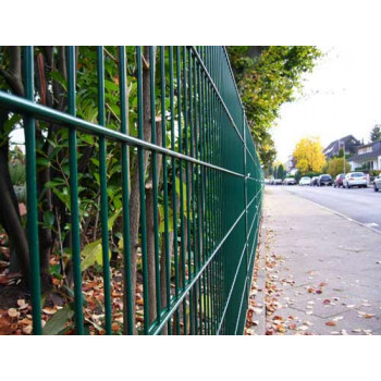 100 Meter Zaun komplett (grün) - mit Pfosten Typ A